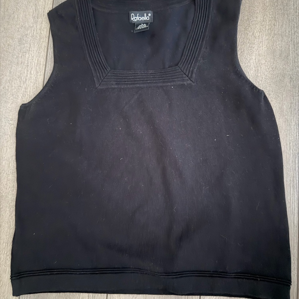 Sleeveless knit sweater top